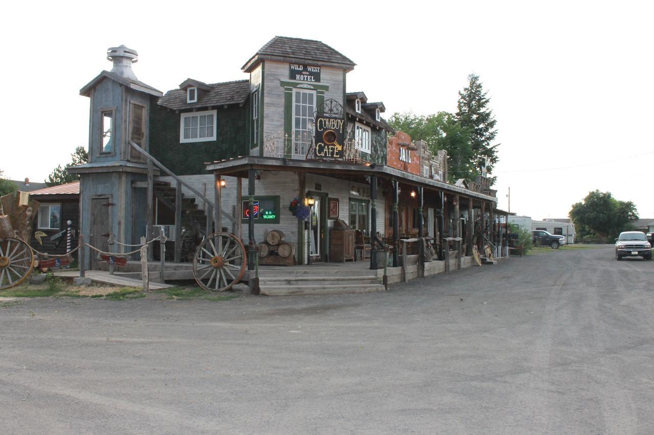 Black Bear Motel Davenport Extérieur photo